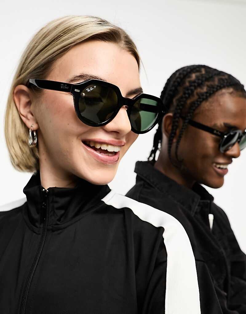 Черные солнцезащитные очки шестиугольной округлой формы Ray-Ban Gina с зелеными линзами
Черные солнцезащитные очки шестиугольной округлой формы Ray-Ban Gina с зелеными линзами