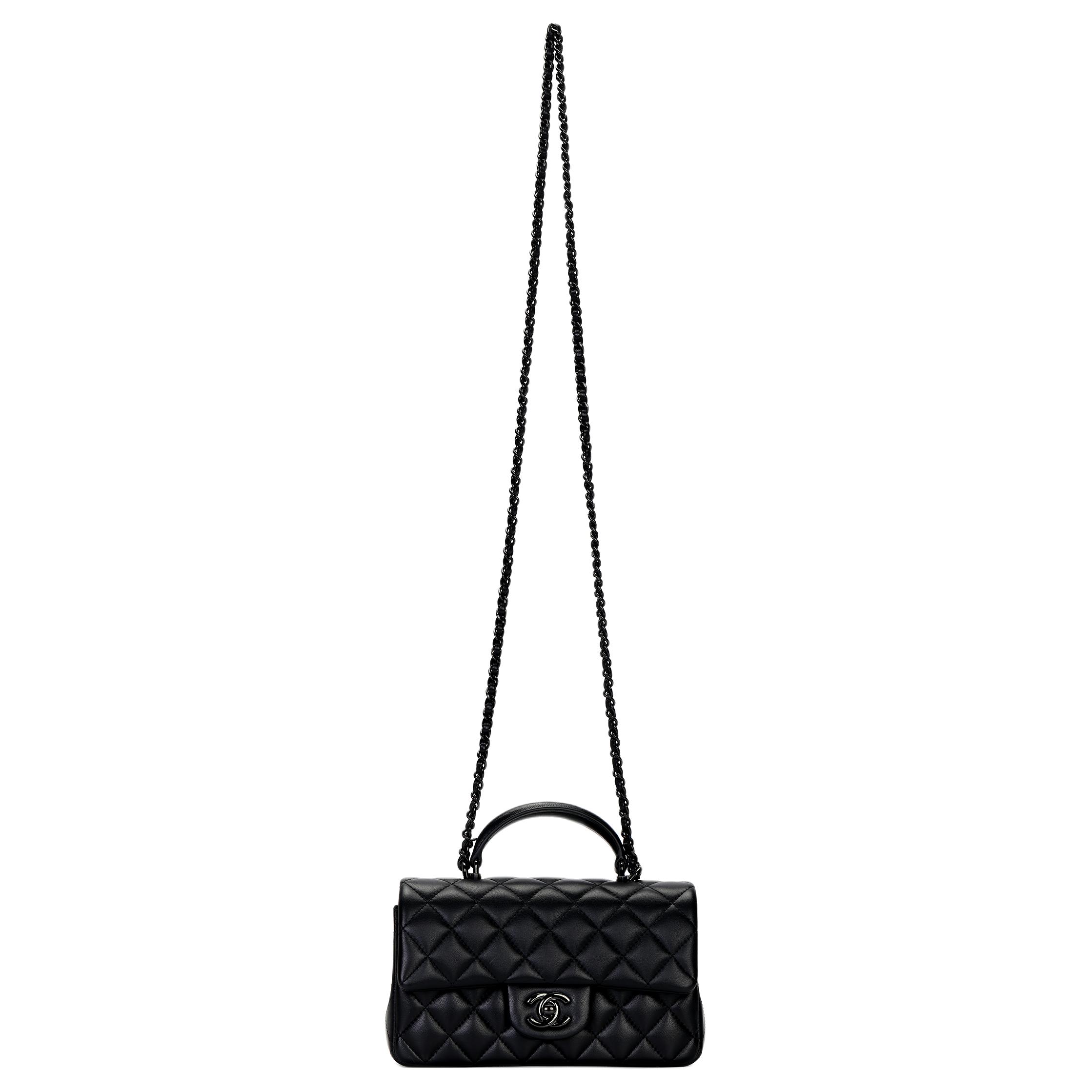 Классический клатч CF из кожи на цепочке женский черный CHANEL
Классический клатч CF из кожи на цепочке женский черный CHANEL