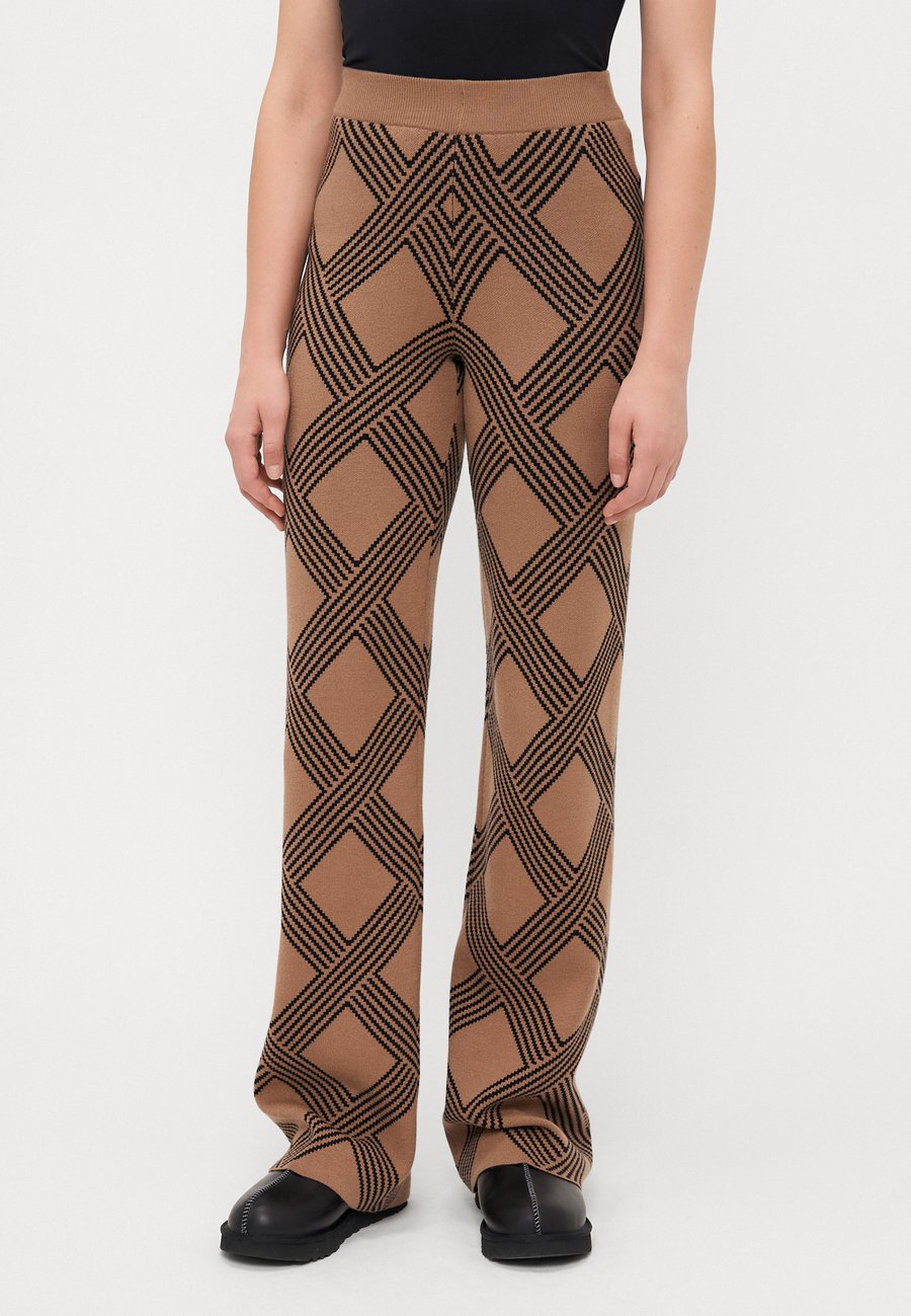 Брюки ONLY Tall ONLANNY PANTS, Cocoa Creme/Black/Dark Brown
Брюки ONLY Tall ONLANNY PANTS, Cocoa Creme/Black/Dark Brown