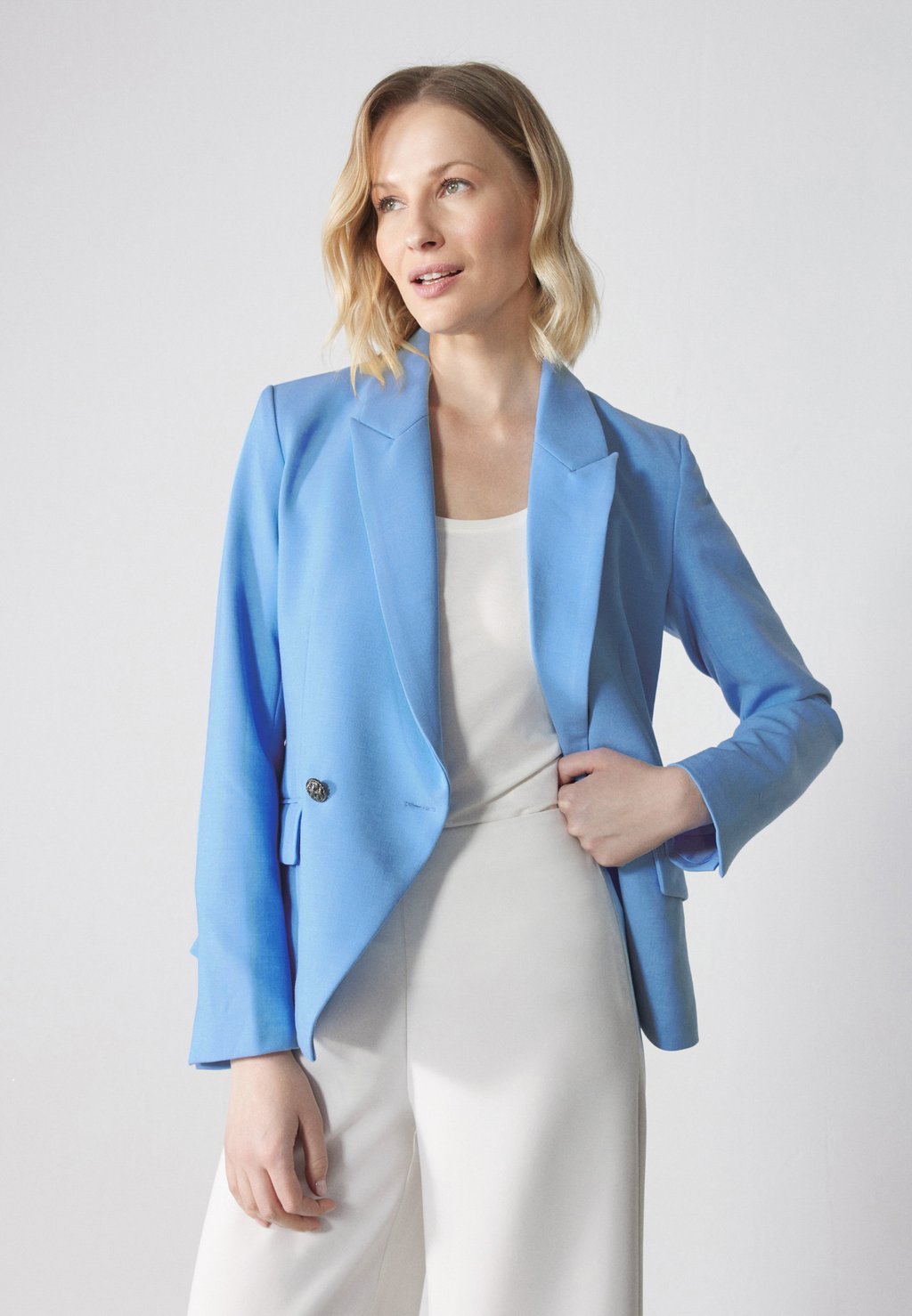 Блейзер Anna Field, светло-голубой
Блейзер Anna Field, светло-голубой