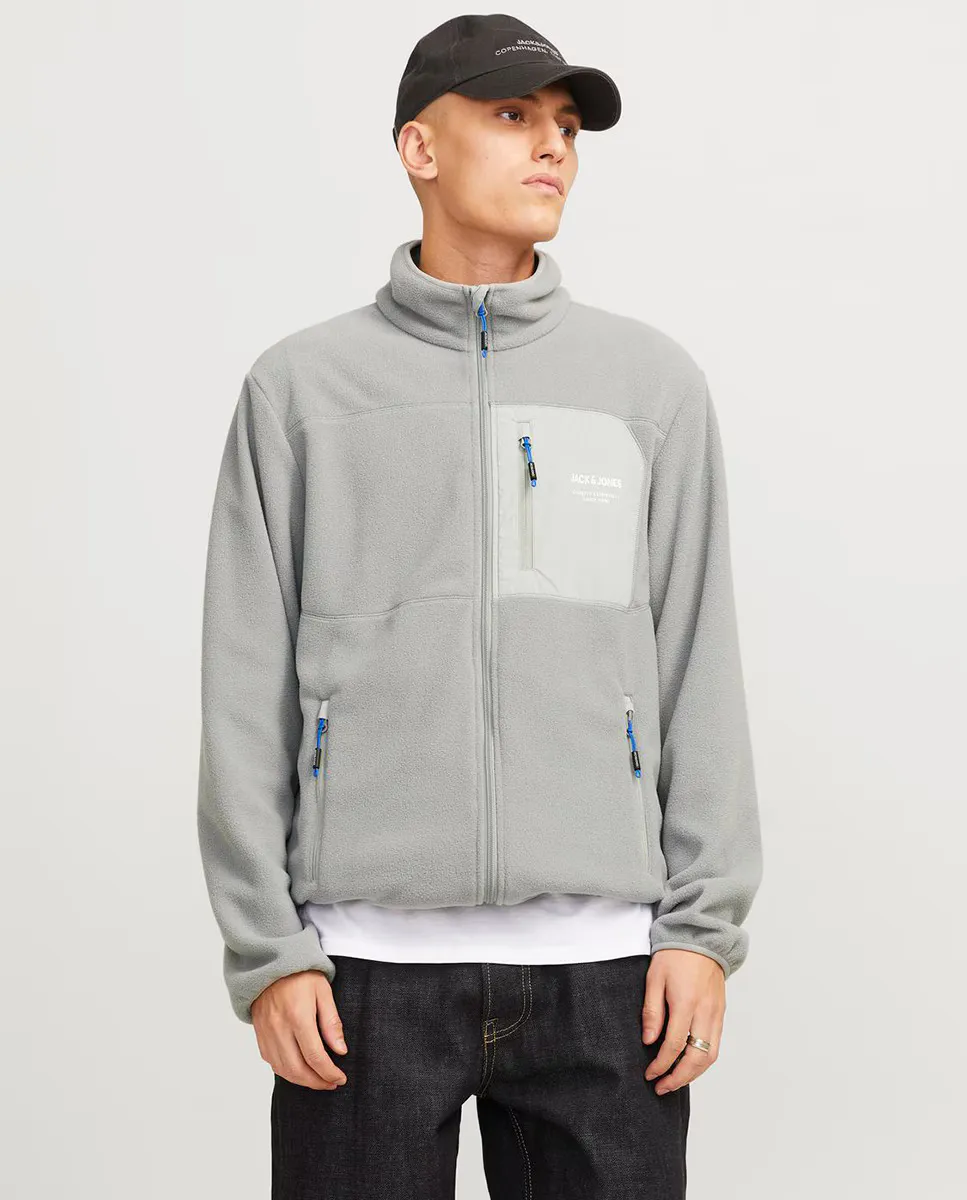 Мужская флисовая куртка с передними карманами и логотипом сбоку Jack & Jones, светло-серый
Мужская флисовая куртка с передними карманами и логотипом сбоку Jack & Jones, светло-серый