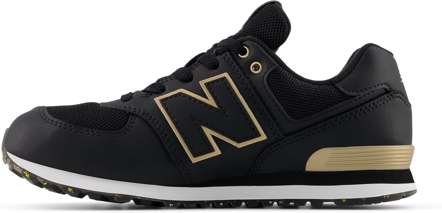 Кроссовки New Balance Kids' 574 V1 на шнуровке, черный/золотой
Кроссовки New Balance Kids' 574 V1 на шнуровке, черный/золотой