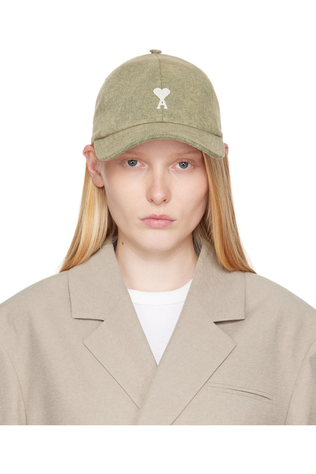 Хлопковая бейсболка с вышивкой "ami de coeur" Ami Paris, цвет laurel
Хлопковая бейсболка с вышивкой "ami de coeur" Ami Paris, цвет laurel