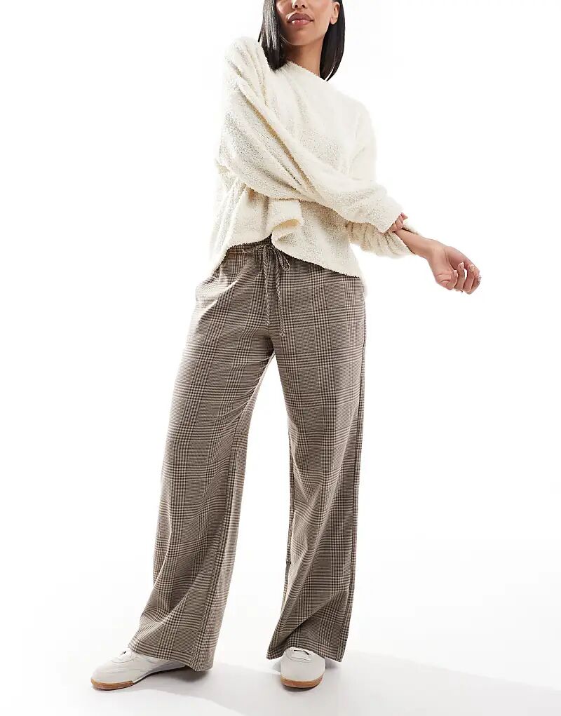 Свободные брюки в коричневую клетку Hollister
Свободные брюки в коричневую клетку Hollister