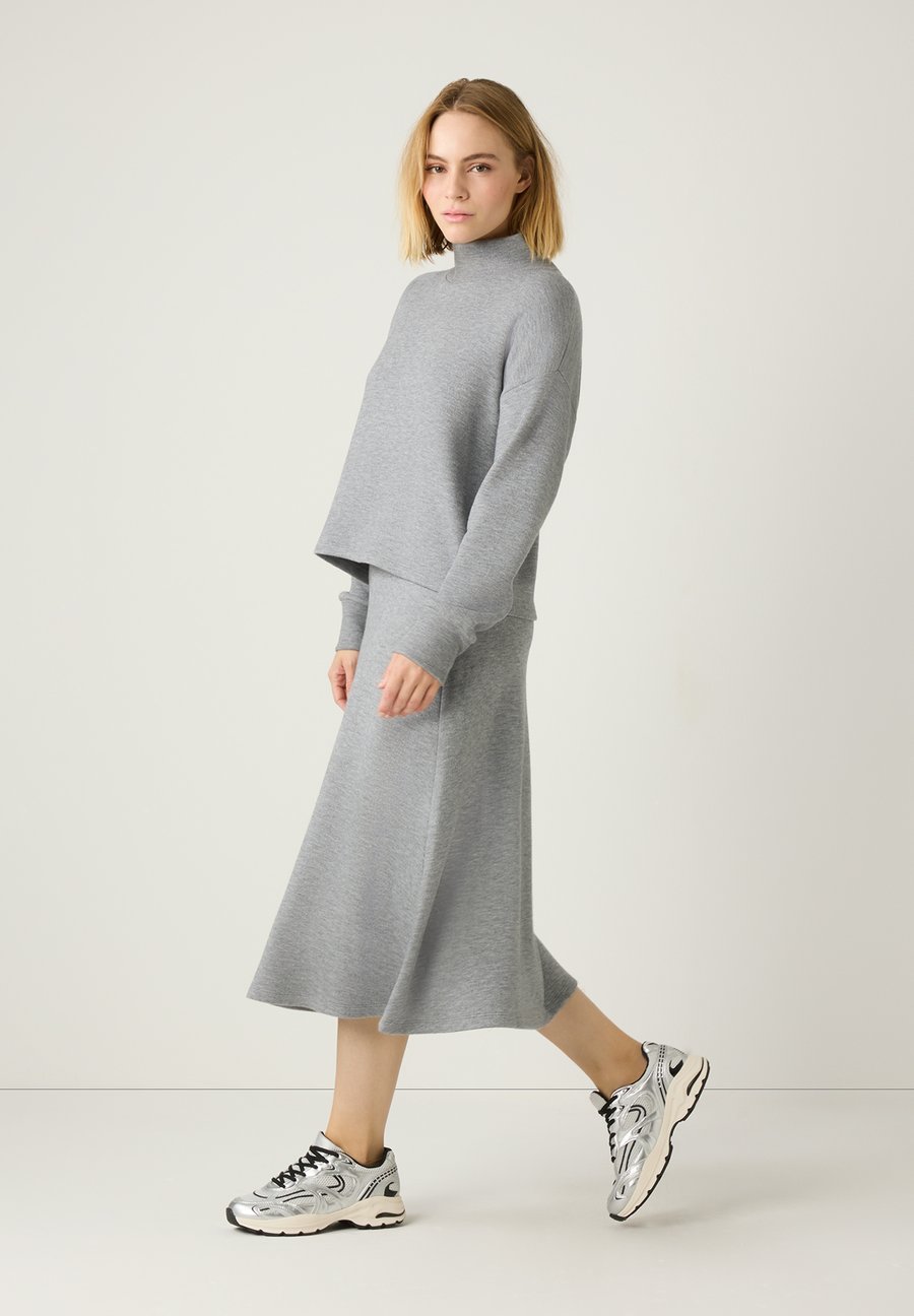 Джемпер More & More TURTLENECK, Warm Grey Melange/Grey
Джемпер More & More TURTLENECK, Warm Grey Melange/Grey