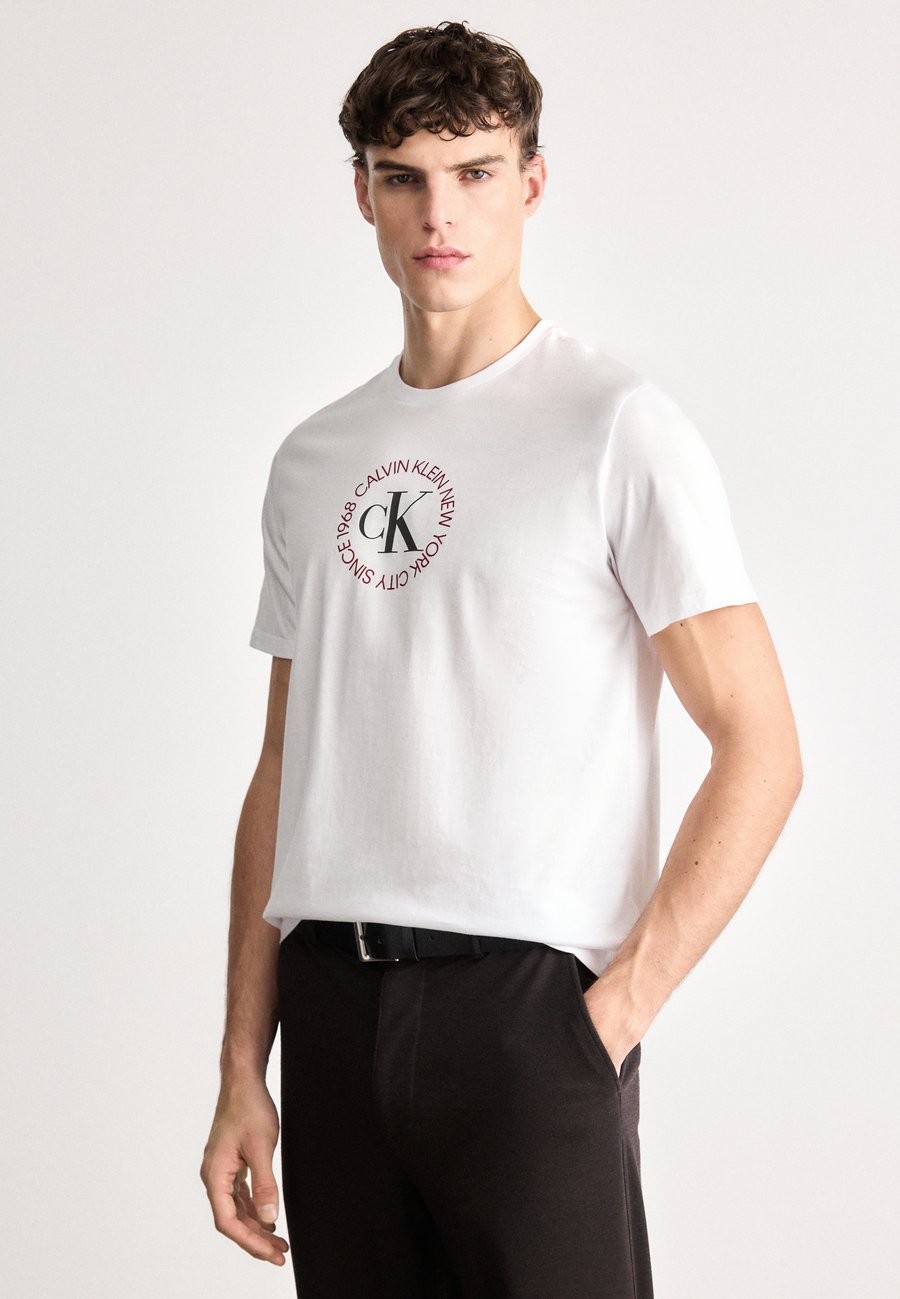Футболка Calvin Klein Jeans WORD CIRCLE , Brilliant White/White, Белый, Футболка Calvin Klein Jeans WORD CIRCLE , Brilliant White/White
Футболка Calvin Klein Jeans WORD CIRCLE , Brilliant White/White, Белый, Футболка Calvin Klein Jeans WORD CIRCLE , Brilliant White/White