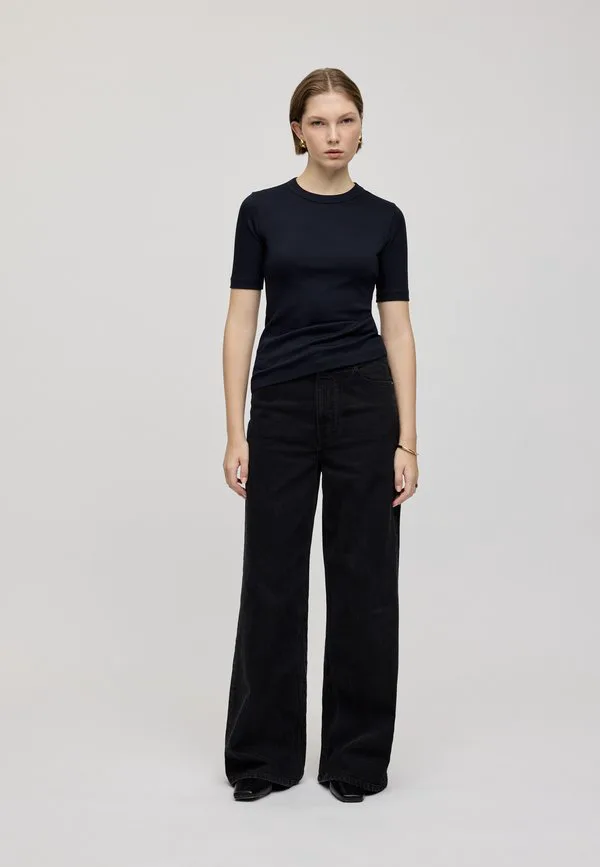 Базовая футболка кристин Ivy Oak, Navy Blue, Синий, Базовая футболка кристин Ivy Oak, Navy Blue
Базовая футболка кристин Ivy Oak, Navy Blue, Синий, Базовая футболка кристин Ivy Oak, Navy Blue