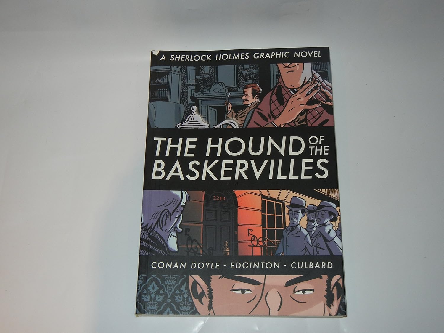 The Hound of the Baskervilles (Illustrated Classics): A Sherlock Holmes Graphic Novel (Sterling)
The Hound of the Baskervilles (Illustrated Classics): A Sherlock Holmes Graphic Novel (Sterling)