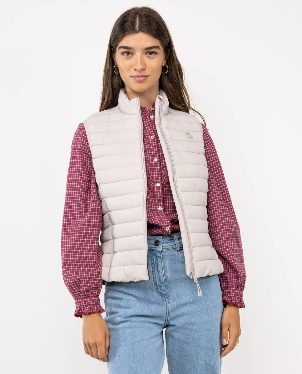 Женский стеганый жилет однотонный El Ganso, светло-бежевый
Женский стеганый жилет однотонный El Ganso, светло-бежевый