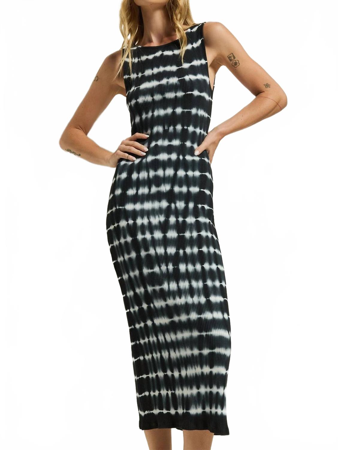 Платье миди Christy в технике тай-дай с черными полосками Nation LTD
Платье миди Christy в технике тай-дай с черными полосками Nation LTD