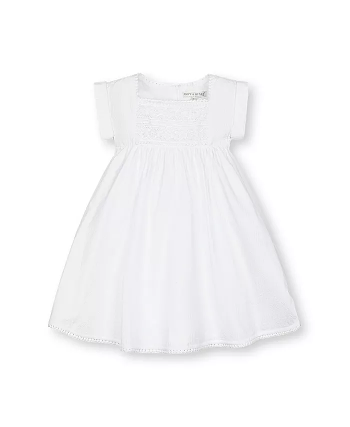 Детское платье для девочки без рукавов с кружевными деталями и завышенной талией из ткани в полоску Hope & Henry, белый
Детское платье для девочки без рукавов с кружевными деталями и завышенной талией из ткани в полоску Hope & Henry, белый