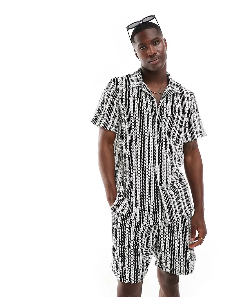 Пляжная рубашка South Beach, связанная крючком в черно-белую полоску
Пляжная рубашка South Beach, связанная крючком в черно-белую полоску