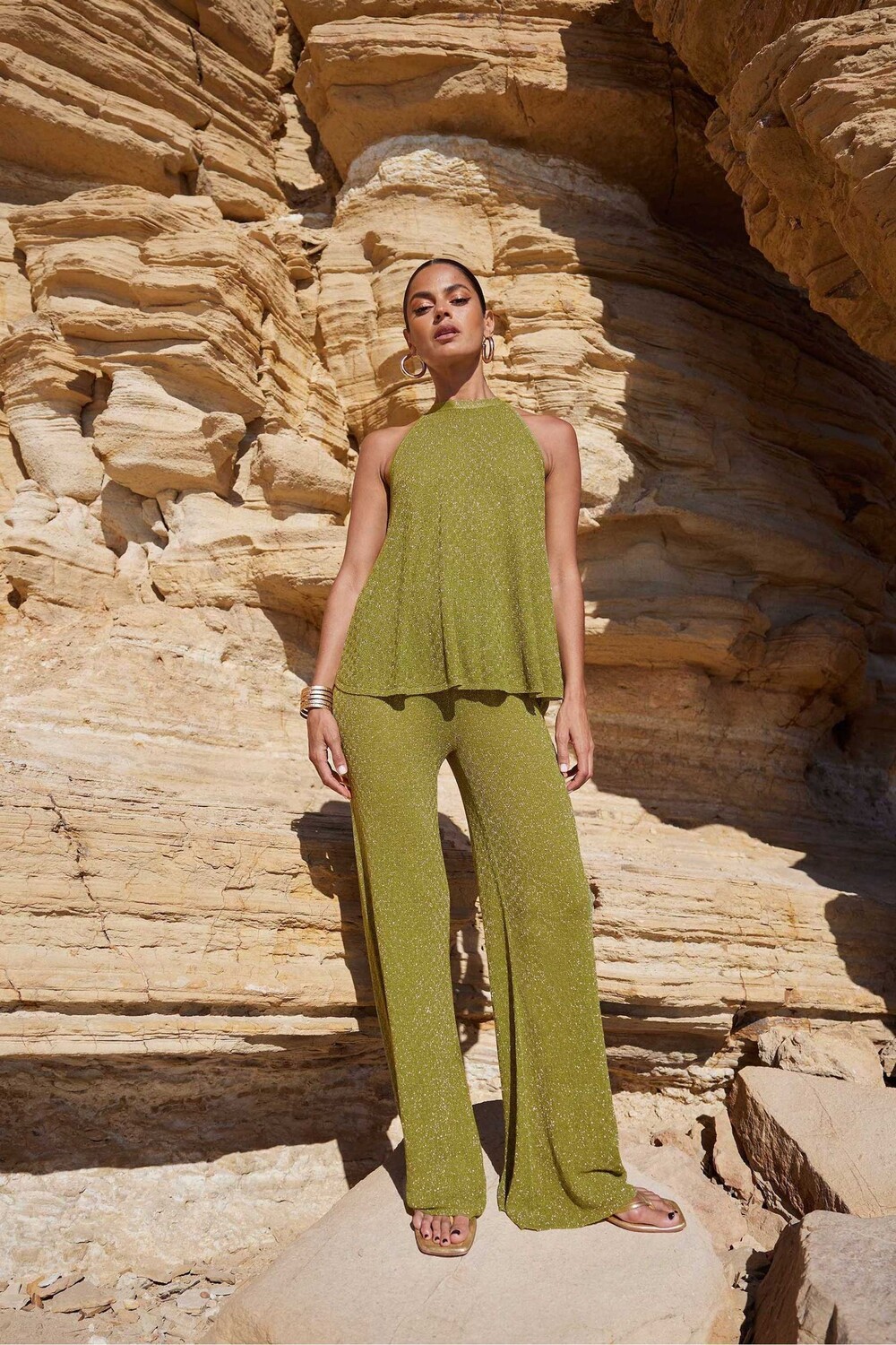 Расклешенные брюки прозрачной блестящей вязки Ro&Zo, зеленый
Расклешенные брюки прозрачной блестящей вязки Ro&Zo, зеленый