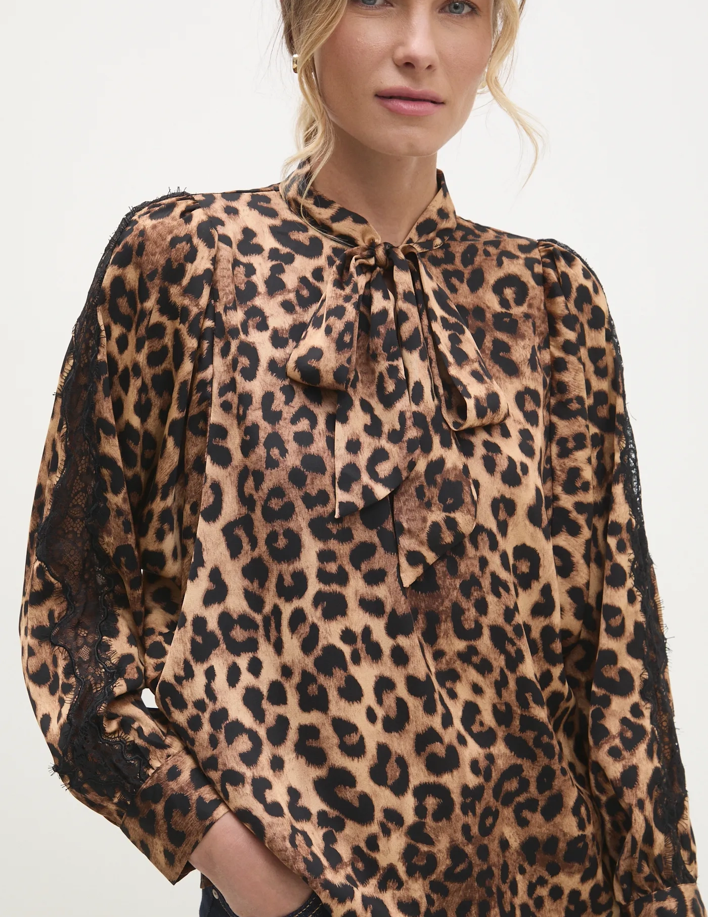 Блуза Answear Lab, коричневый
Блуза Answear Lab, коричневый