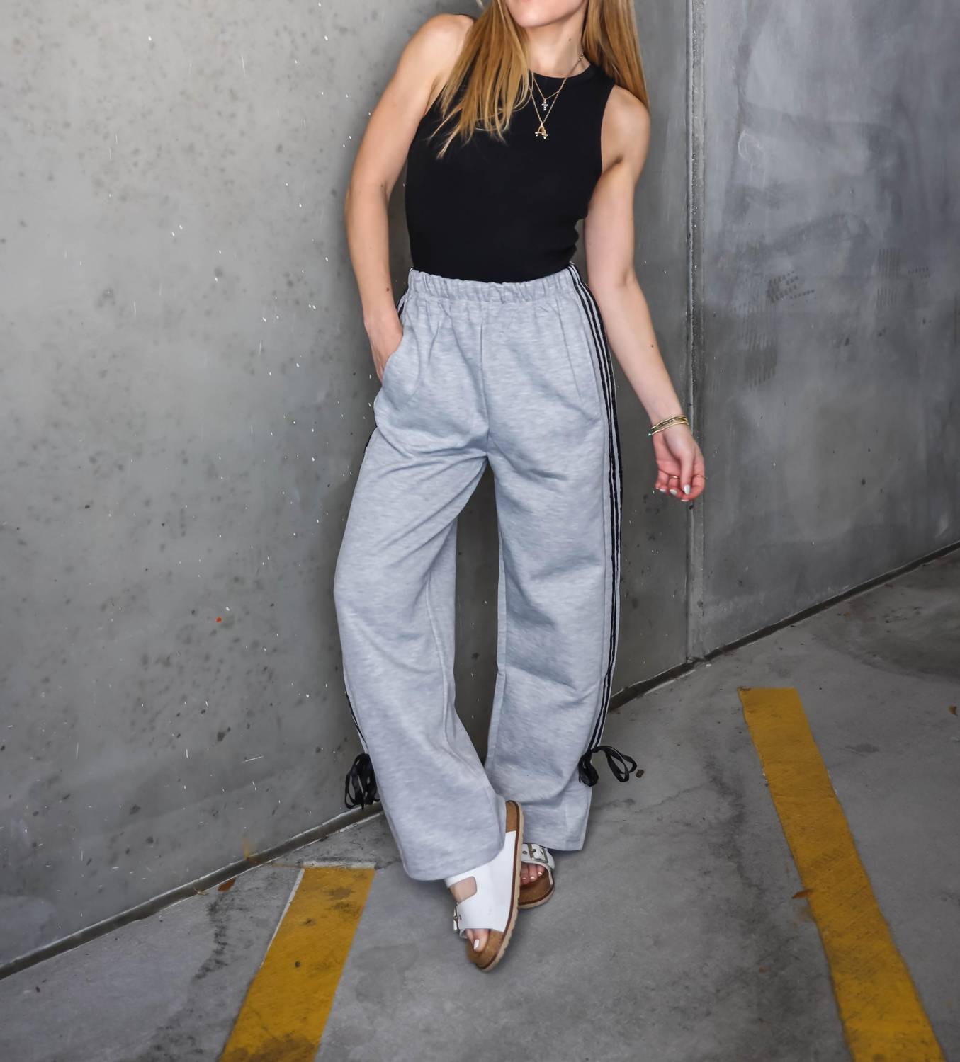 Серые спортивные брюки Right On Track Paperdolls, серый
Серые спортивные брюки Right On Track Paperdolls, серый