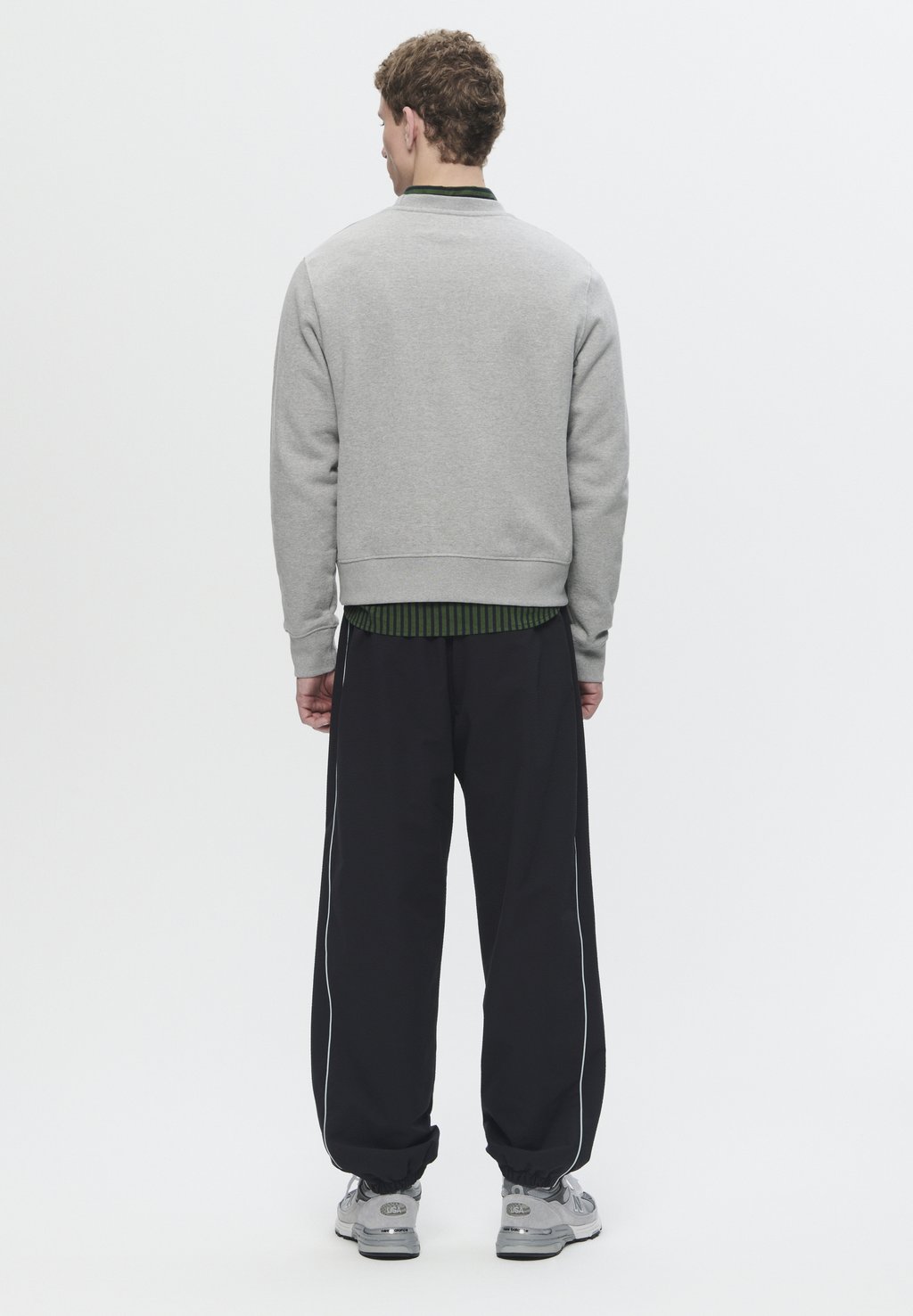 Толстовка TYE LOGO BADGE CREW Double A by Wood Wood, серый 
Толстовка TYE LOGO BADGE CREW Double A by Wood Wood, серый