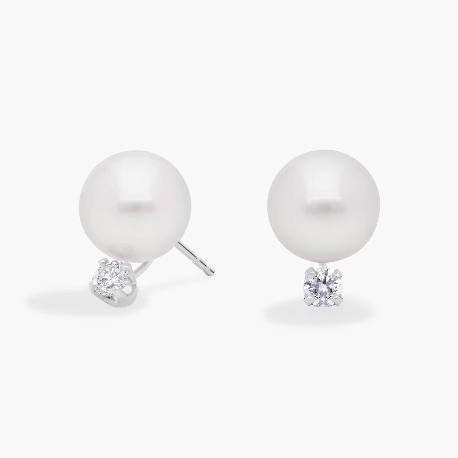 Классические серьги-гвоздики с культивированным жемчугом Акойя и бриллиантами из 18-каратного белого золота (8,0-8,5 мм) Blue Nile 
Классические серьги-гвоздики с культивированным жемчугом Акойя и бриллиантами из 18-каратного белого золота (8,0-8,5 мм) Blue Nile