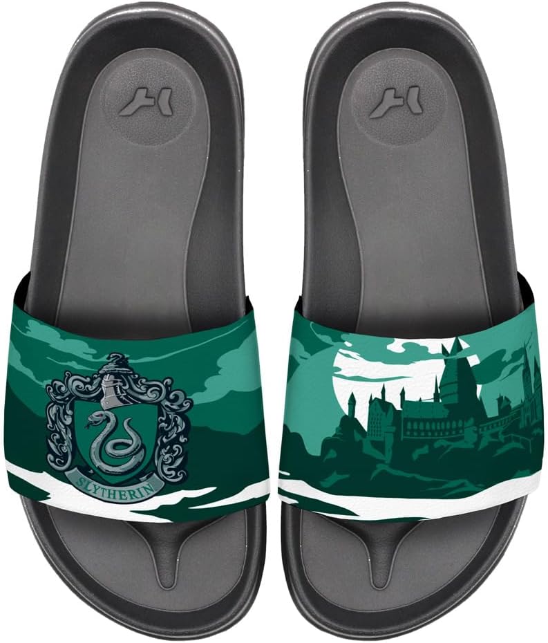 Взрослые сандалии-шлепанцы унисекс с регулируемыми липучками коллекции Harry Potter с гербами факультетов Хогвартса Popfunk, Slytherin Crest
Взрослые сандалии-шлепанцы унисекс с регулируемыми липучками коллекции Harry Potter с гербами факультетов Хогвартса Popfunk, Slytherin Crest