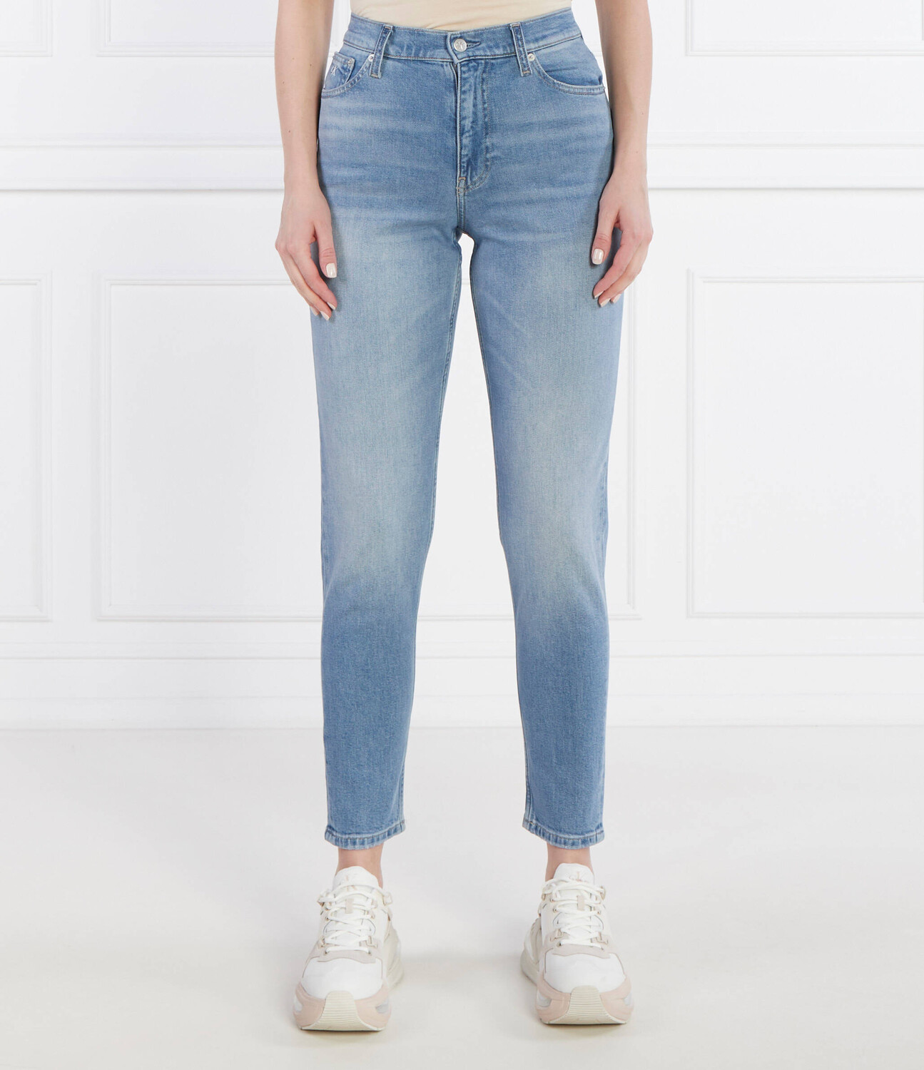 Джинсы CALVIN KLEIN JEANS Mom Fit, небесно-голубой
Джинсы CALVIN KLEIN JEANS Mom Fit, небесно-голубой