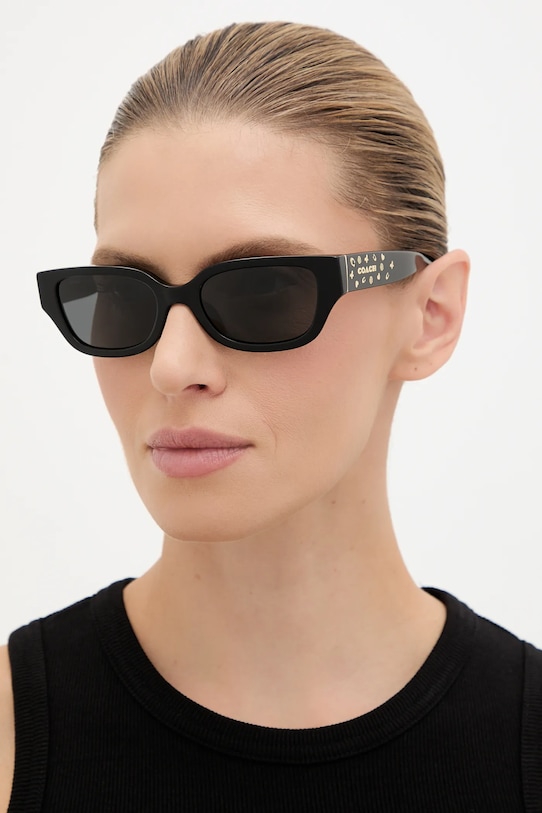 Солнцезащитные очки Coach, черный
Солнцезащитные очки Coach, черный