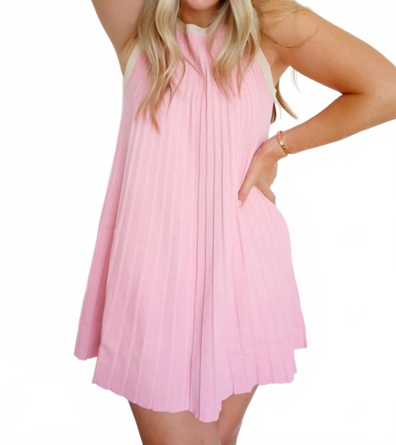 Анна Плиссированное трикотажное платье без рукавов в розовом цвете FATE
Анна Плиссированное трикотажное платье без рукавов в розовом цвете FATE