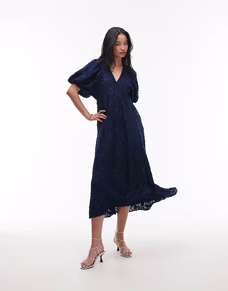 & Other Stories макси-платье с объемными рукавами из прозрачного 3D-жаккарда
& Other Stories макси-платье с объемными рукавами из прозрачного 3D-жаккарда