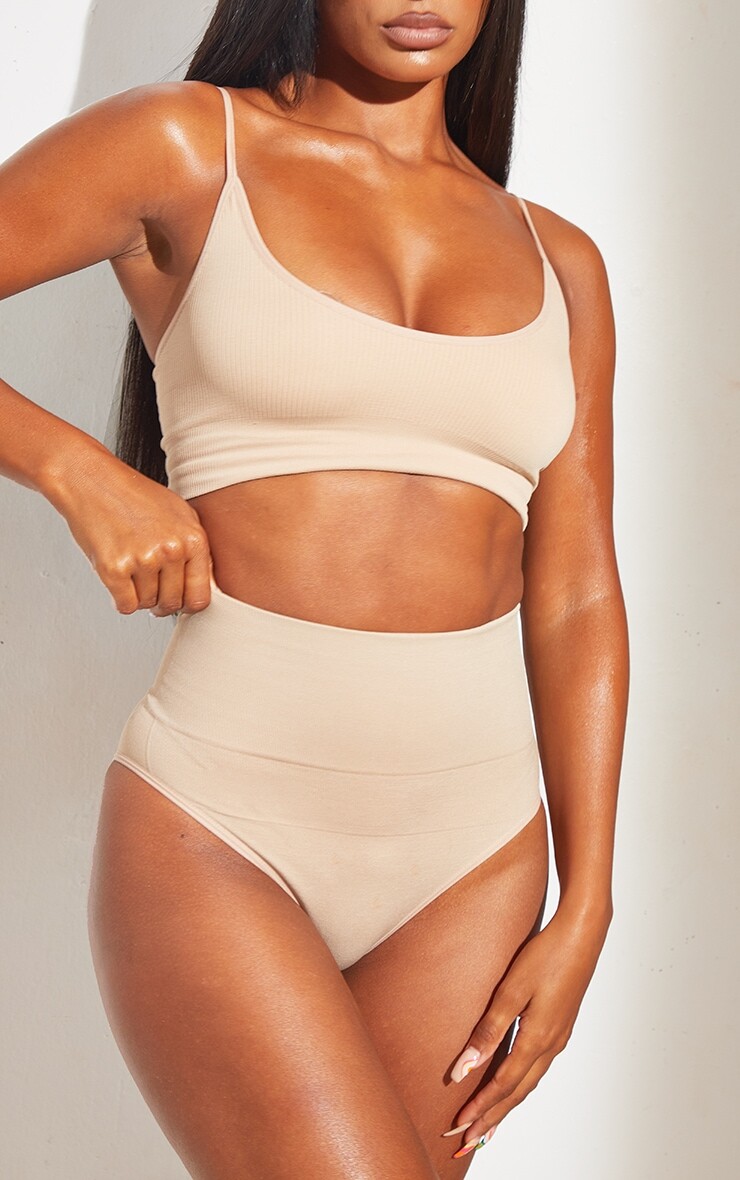 PrettyLittleThing Корректирующее белье телесного цвета Трусики с завышенной талией
PrettyLittleThing Корректирующее белье телесного цвета Трусики с завышенной талией