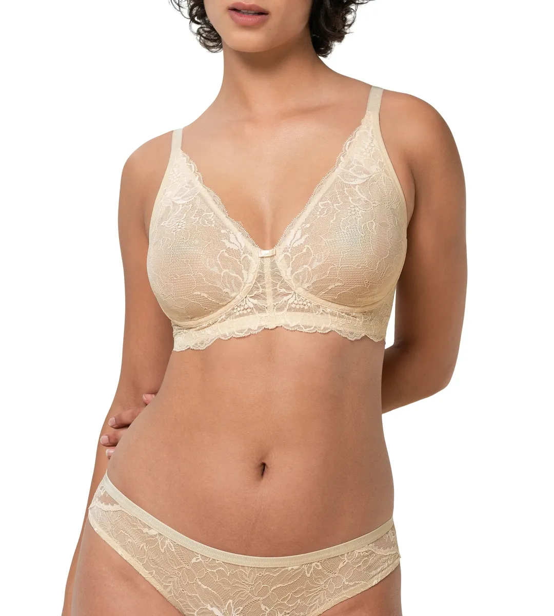 Бюстгальтер Triumph без косточек "Amourette Charm N03", чашка B-E, без косточек, цветочное кружево, цвет Creamy Dream
Бюстгальтер Triumph без косточек "Amourette Charm N03", чашка B-E, без косточек, цветочное кружево, цвет Creamy Dream