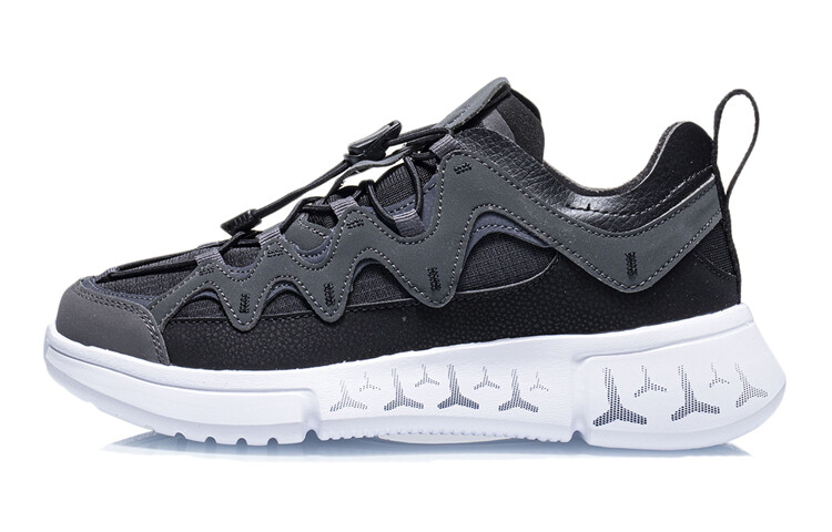 Баскетбольные кроссовки Essence 2.3 для детей GS Low-top черные/белые Lining Young
Баскетбольные кроссовки Essence 2.3 для детей GS Low-top черные/белые Lining Young