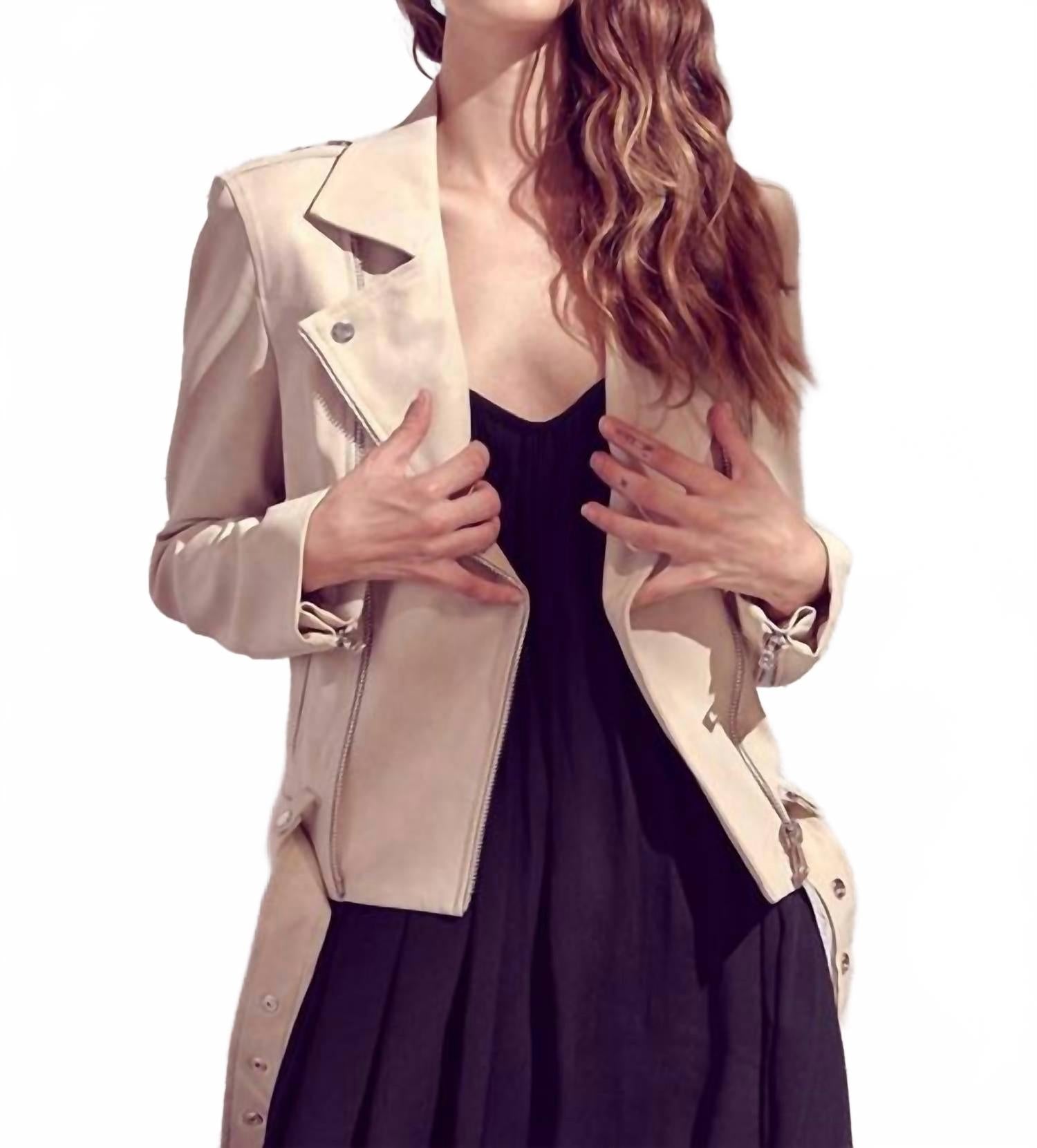 Бежевая веганская кожаная байкерская куртка Late Nighter STORIA
Бежевая веганская кожаная байкерская куртка Late Nighter STORIA