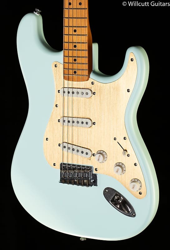 Squier 40th Anniversary Stratocaster Vintage Edition Кленовый гриф Satin Sonic Blue (624) Squier 40th Anniversary Stratocaster Edition Maple Fingerboard (624)
Squier 40th Anniversary Stratocaster Vintage Edition Кленовый гриф Satin Sonic Blue (624) Squier 40th Anniversary Stratocaster Edition Maple Fingerboard (624)