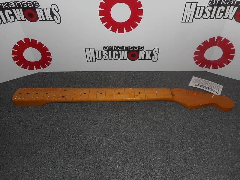 Allparts Лицензированный кленовый гриф Fender Strat, радиус 10 дюймов, отделка Nitro - #SMNF-C
Allparts Лицензированный кленовый гриф Fender Strat, радиус 10 дюймов, отделка Nitro - #SMNF-C