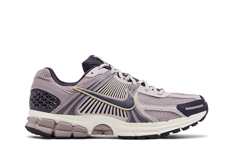 Кроссовки Nike Air Zoom Vomero 5 Platinum Violet Gold, фиолетовый
Кроссовки Nike Air Zoom Vomero 5 Platinum Violet Gold, фиолетовый