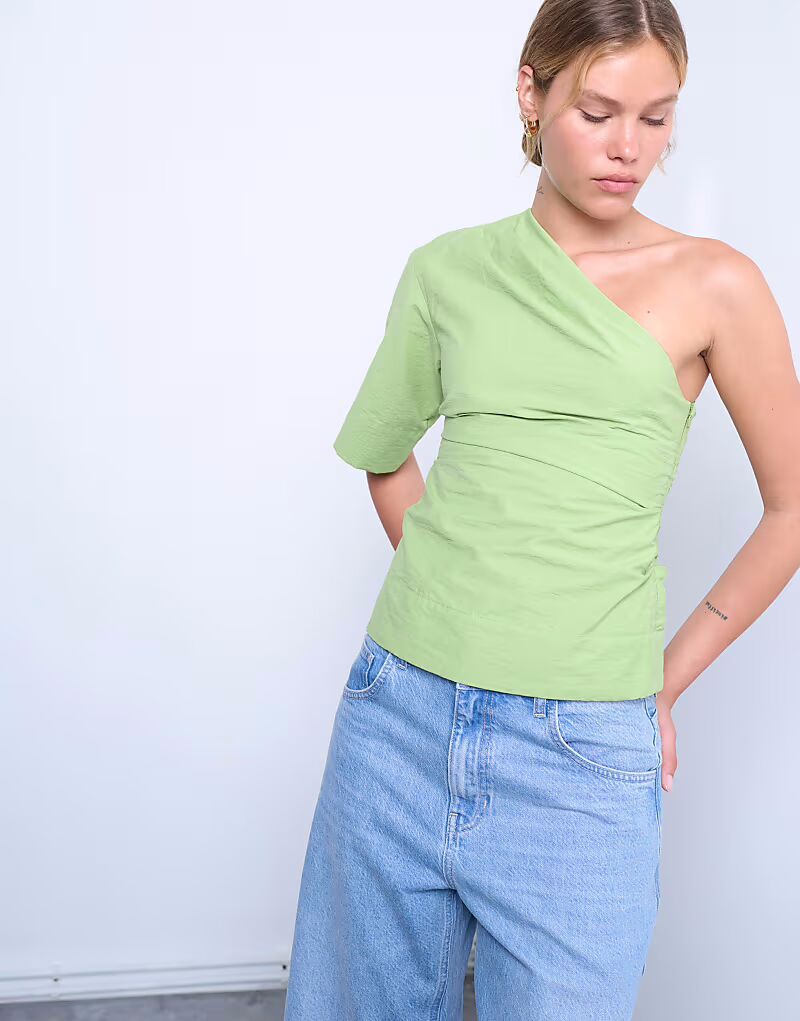 Топ с открытыми плечами и драпированным воротником в цвете авокадо Topshop
Топ с открытыми плечами и драпированным воротником в цвете авокадо Topshop