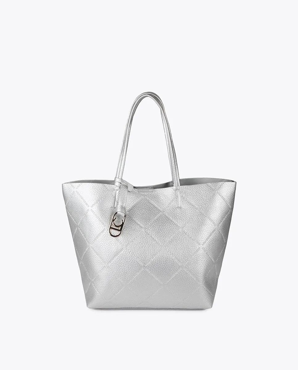 Сумка через плечо с двойной ручкой и овальным подвесным логотипом Lola Casademunt, серебряный
Сумка через плечо с двойной ручкой и овальным подвесным логотипом Lola Casademunt, серебряный