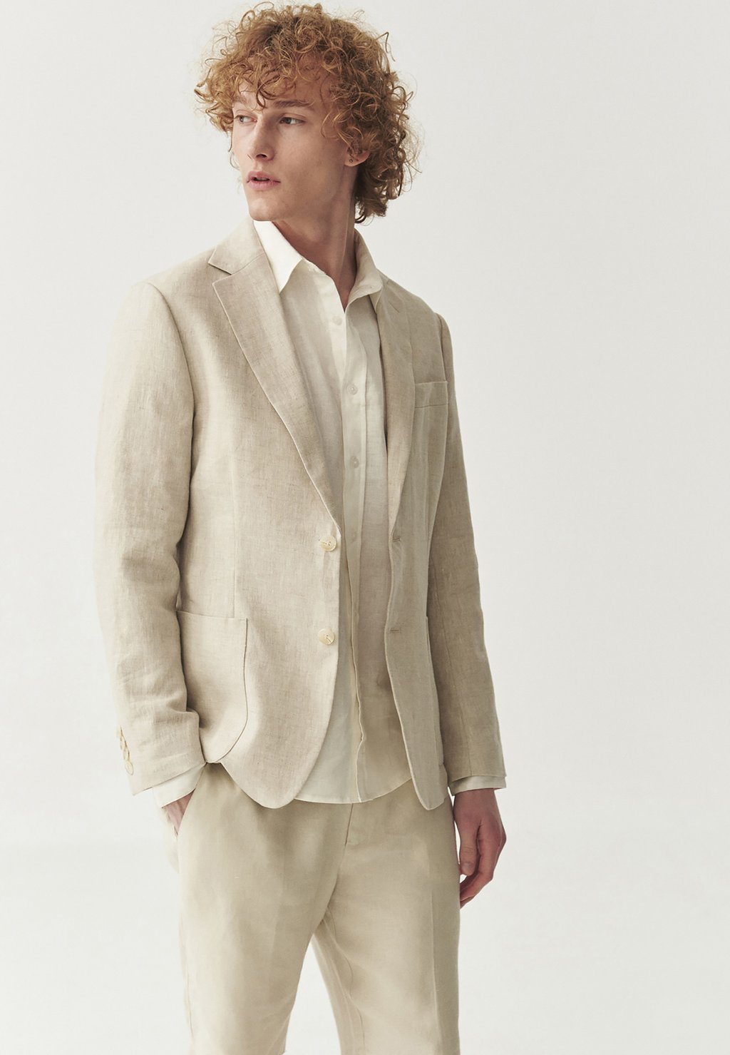 Пиджак-блейзер MATEO TATUUM, бежевый
Пиджак-блейзер MATEO TATUUM, бежевый