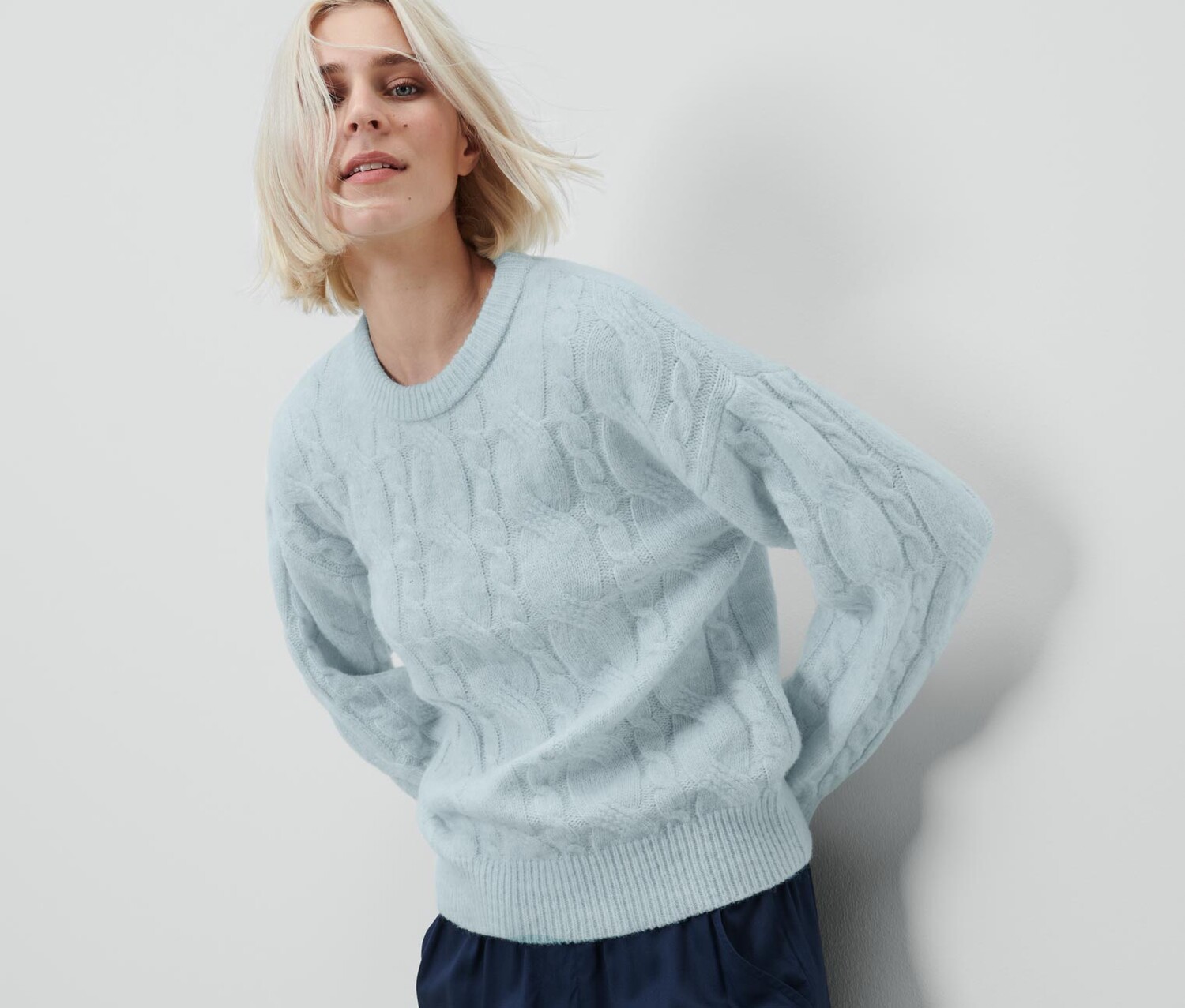 Вязаный свитер Tchibo, светло-синий
Вязаный свитер Tchibo, светло-синий