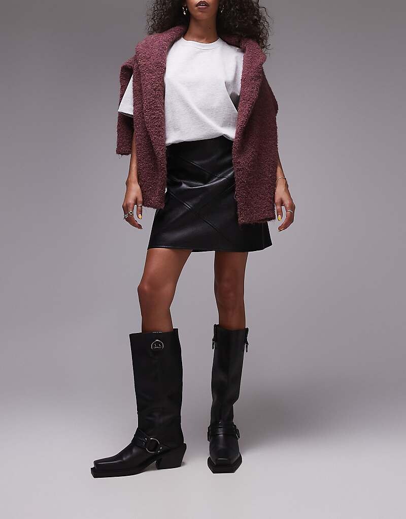 Topshop — черная мини-юбка с декоративными швами из соединенных между собой элементов искусственной кожи
Topshop — черная мини-юбка с декоративными швами из соединенных между собой элементов искусственной кожи