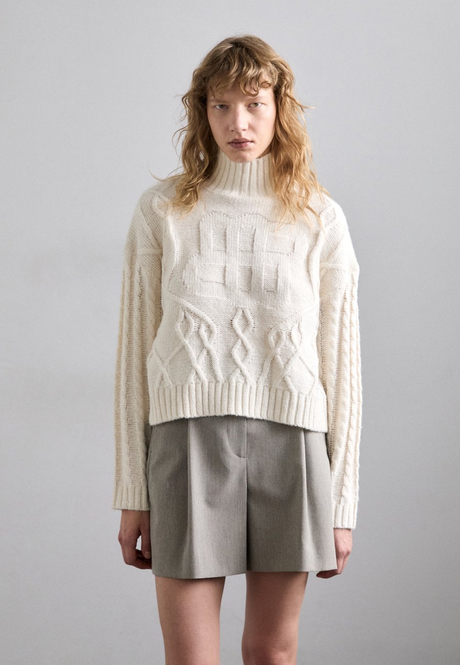 Джемпер MUNTHE LOGANBERRY, Ivory/Off-White
Джемпер MUNTHE LOGANBERRY, Ivory/Off-White