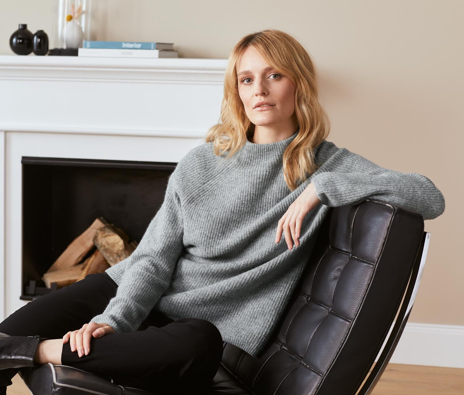 Вязаный свитер с воротником стойкой Tchibo, хизер серый
Вязаный свитер с воротником стойкой Tchibo, хизер серый