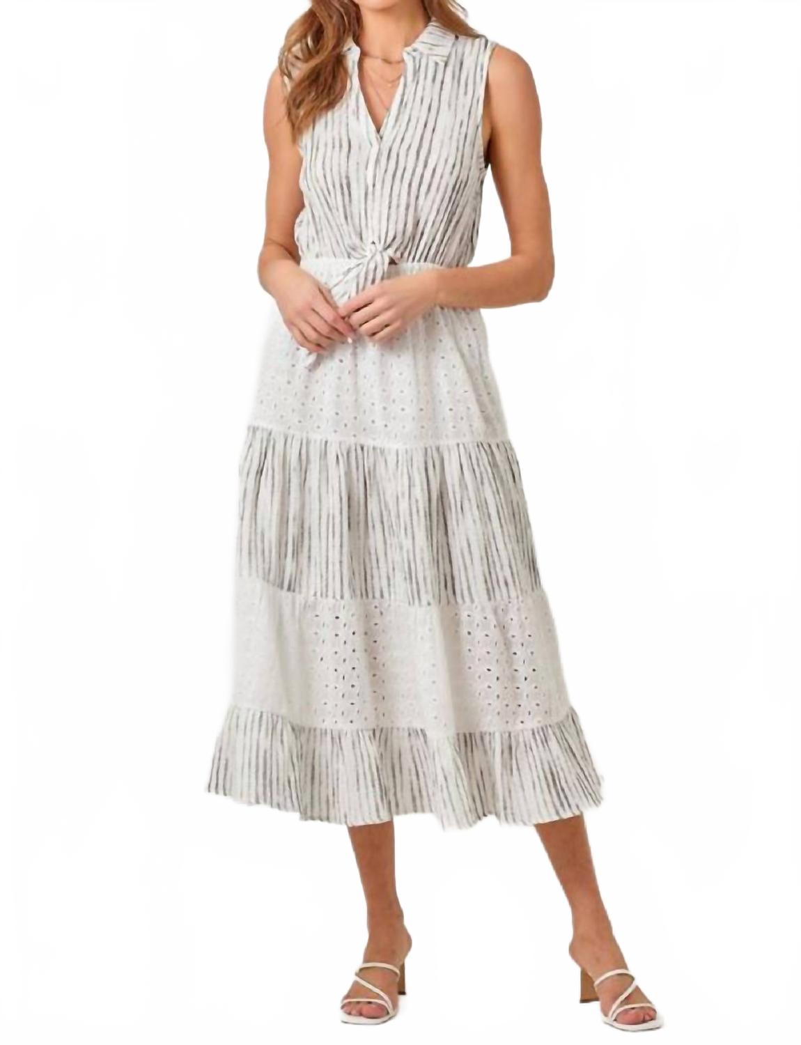 Длинное платье с запахом в черно-белом цвете Mystree
Длинное платье с запахом в черно-белом цвете Mystree