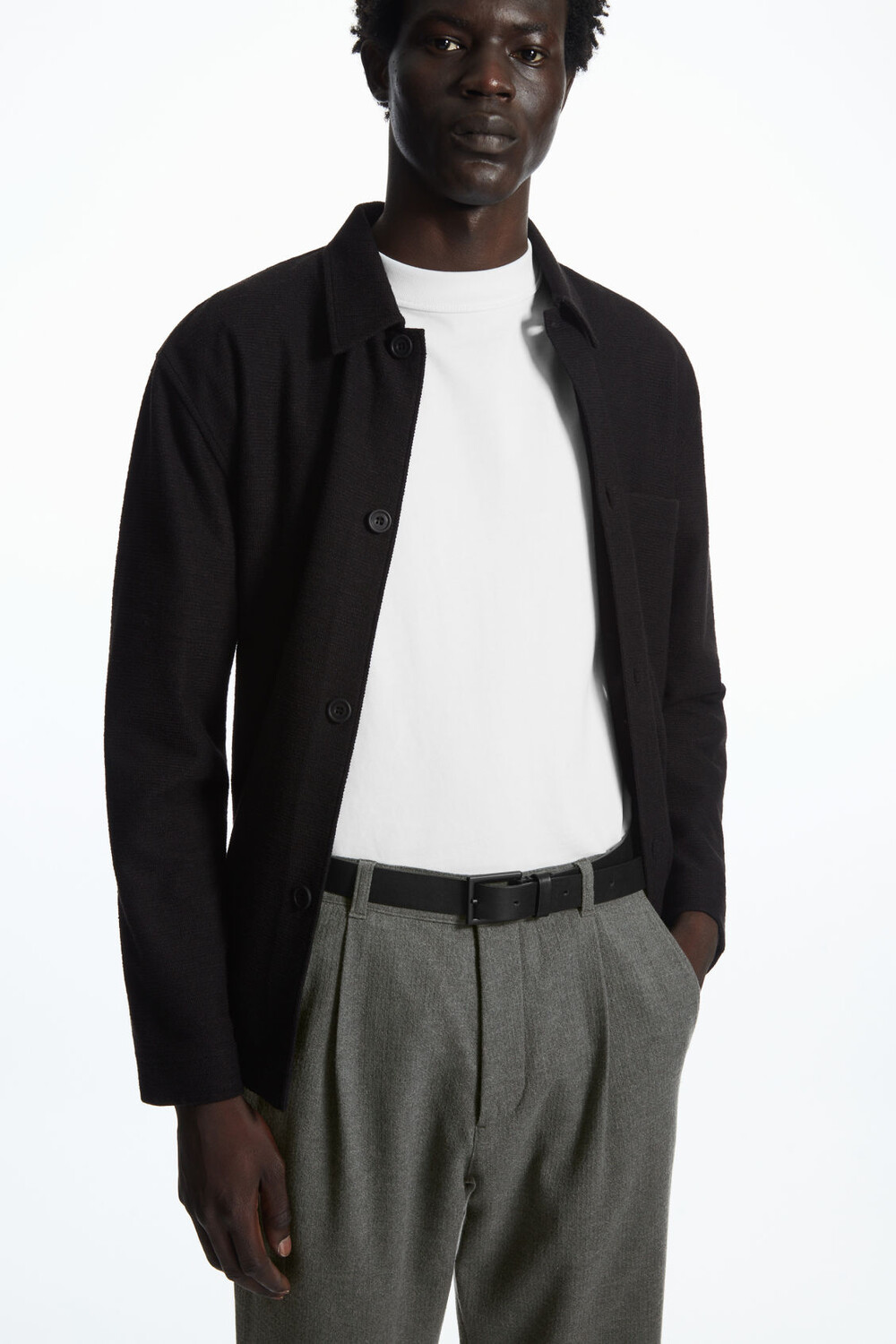 Матовый кожаный ремень в тон, черный 
Матовый кожаный ремень в тон, черный