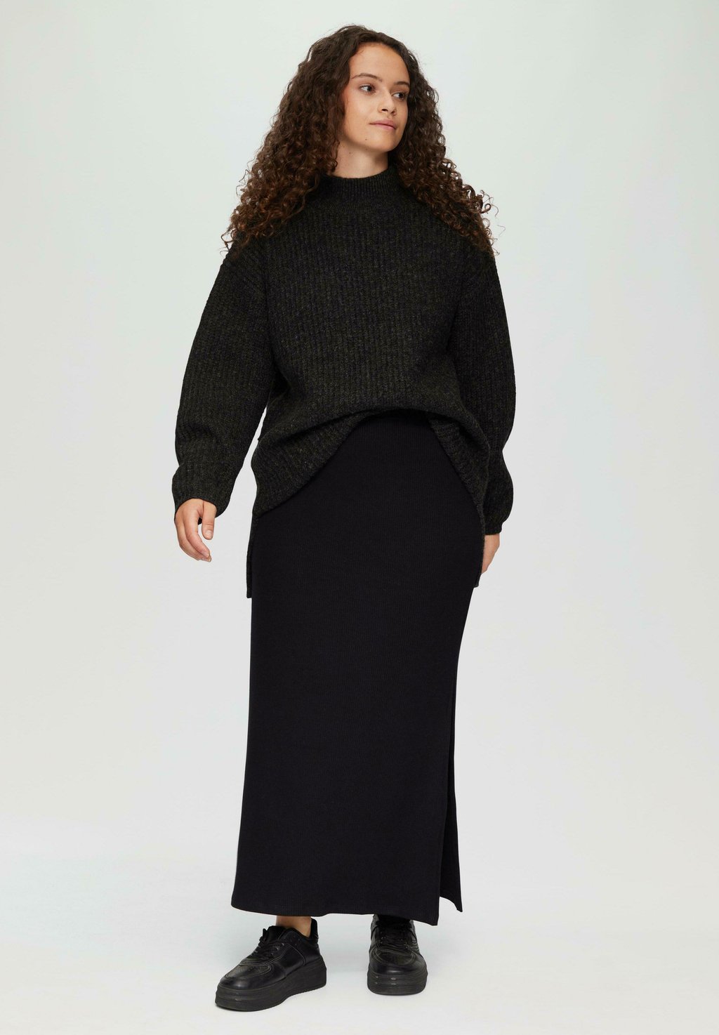 Джемпер WEICHER MIT BÜNDCHEN QS, черный
Джемпер WEICHER MIT BÜNDCHEN QS, черный