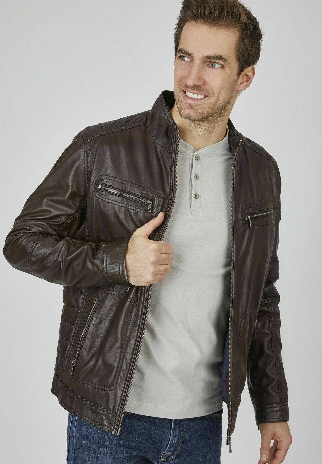 Кожаная куртка bugatti, цвет dunkelbraun
Кожаная куртка bugatti, цвет dunkelbraun