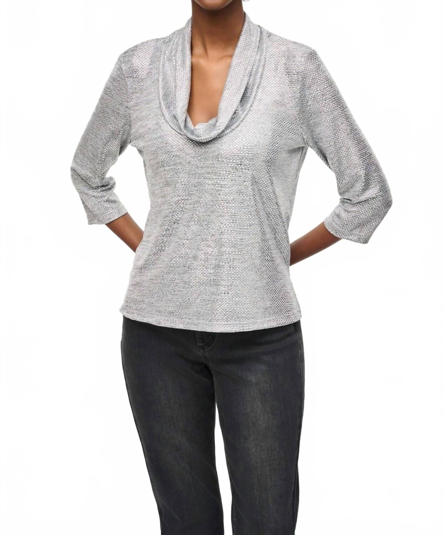 Вязаный топ с воротником-хомут в серебристом цвете Joseph Ribkoff
Вязаный топ с воротником-хомут в серебристом цвете Joseph Ribkoff