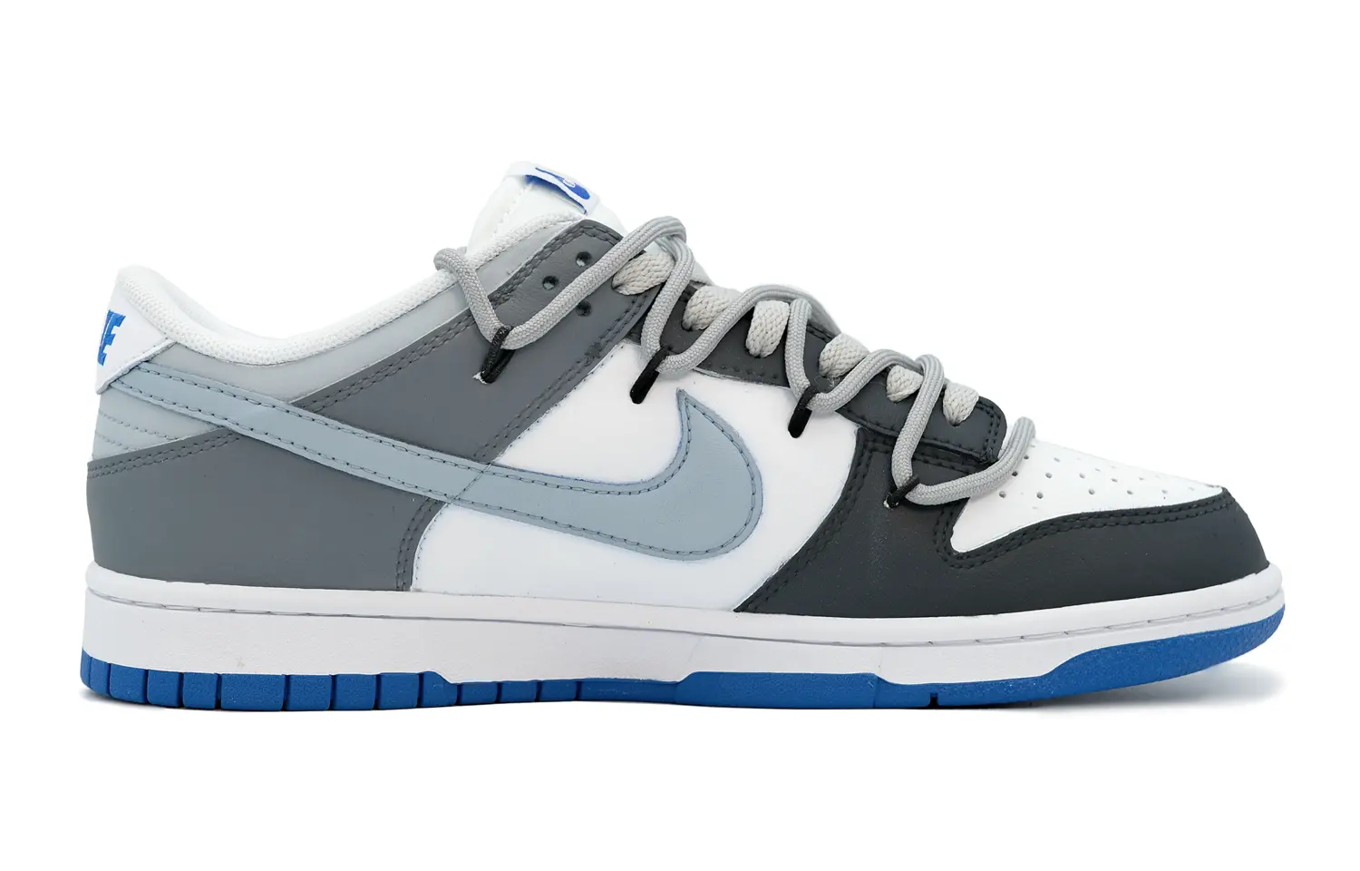 Мужские кроссовки для скейтбординга Nike Dunk, Metallic Blue
Мужские кроссовки для скейтбординга Nike Dunk, Metallic Blue
