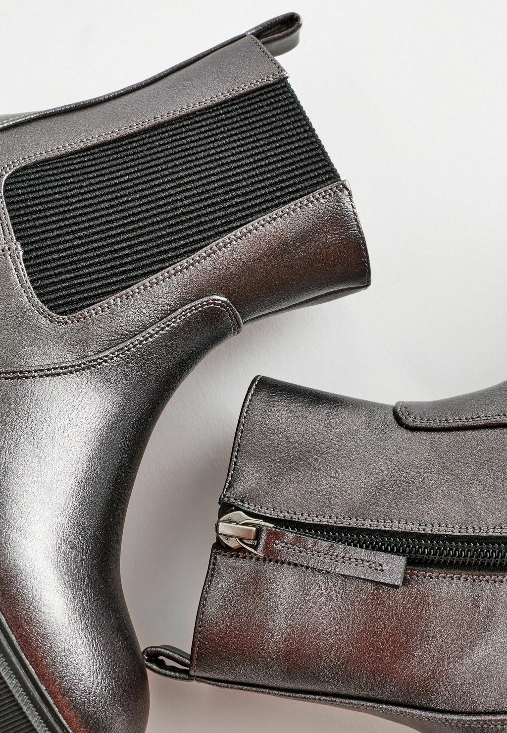 Классические ботильоны CHUNKY CHELSEA Next, серебристый
Классические ботильоны CHUNKY CHELSEA Next, серебристый