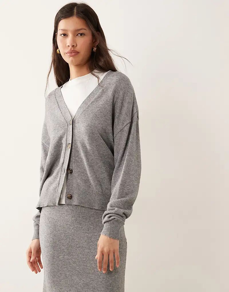 Вязаный кардиган Vila в меланжевом цвете среднего серого цвета
Вязаный кардиган Vila в меланжевом цвете среднего серого цвета