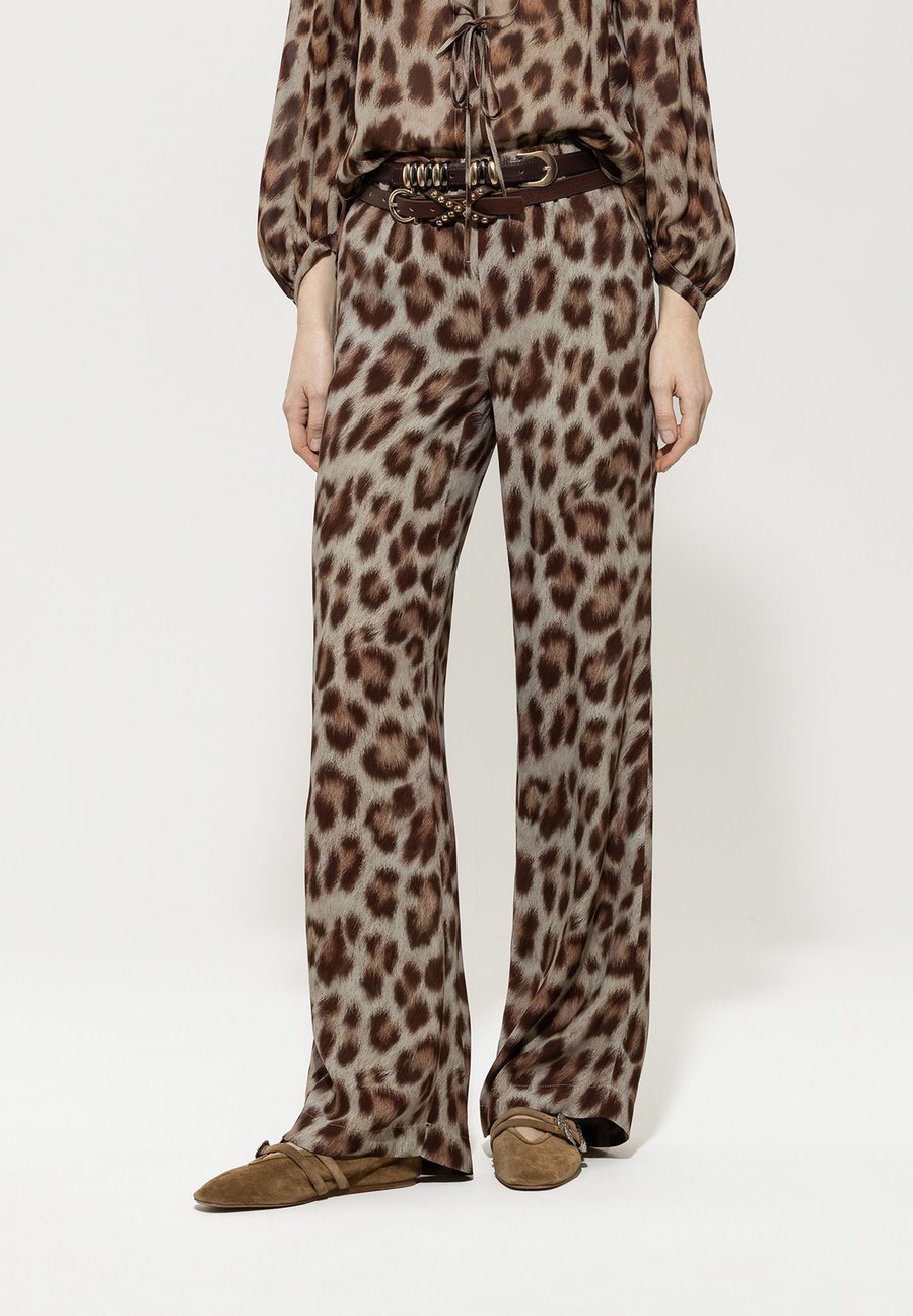 Брюки Luisa Cerano FLARED-MIT ANIMAL-PRINT, Multi Coloured/Brown
Брюки Luisa Cerano FLARED-MIT ANIMAL-PRINT, Multi Coloured/Brown