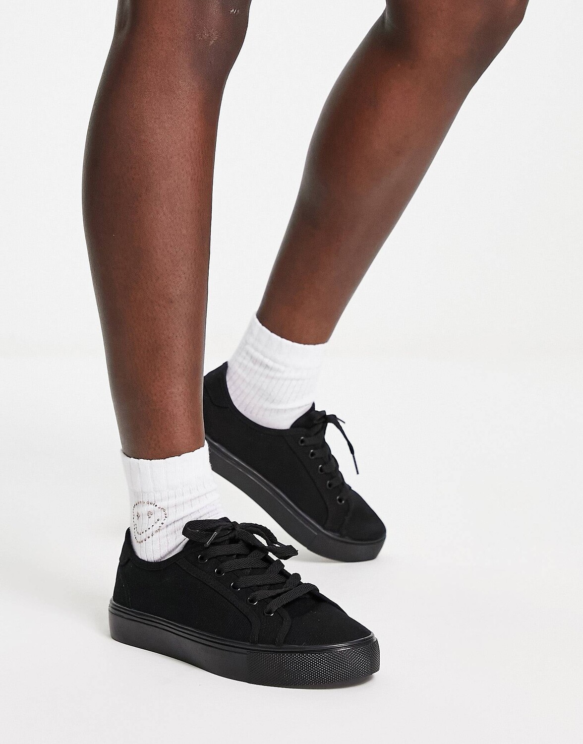 Черные рваные кроссовки на шнуровке ASOS DESIGN Dizzy, Черный, Черные рваные кроссовки на шнуровке ASOS DESIGN Dizzy
Черные рваные кроссовки на шнуровке ASOS DESIGN Dizzy, Черный, Черные рваные кроссовки на шнуровке ASOS DESIGN Dizzy